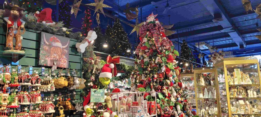 Interior de la tienda de navidad La Boutique de Noel en Quebec, Canadá