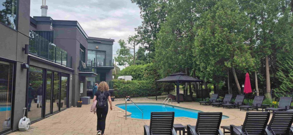 Piscina del hotel Le Rivage, cerca de Montreal