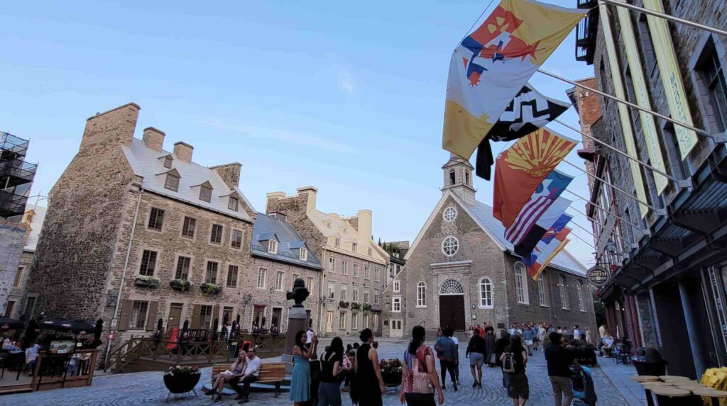 Place Royale en Quebec, Canadá, con la iglesia de Notre Dame des Victoires al fondo