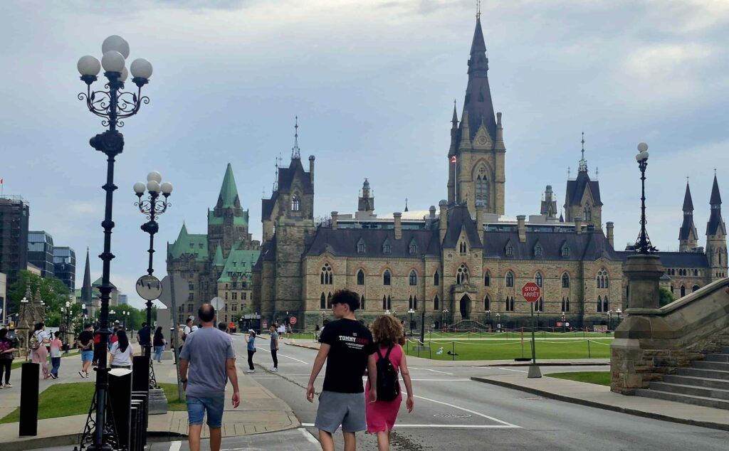 Edificio del bloque oeste de la Colina del Parlamento en  Ottawa, Canadá