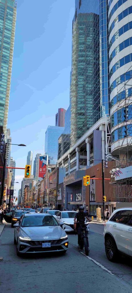 ¿Se parece mucho Toronto a Nueva York?