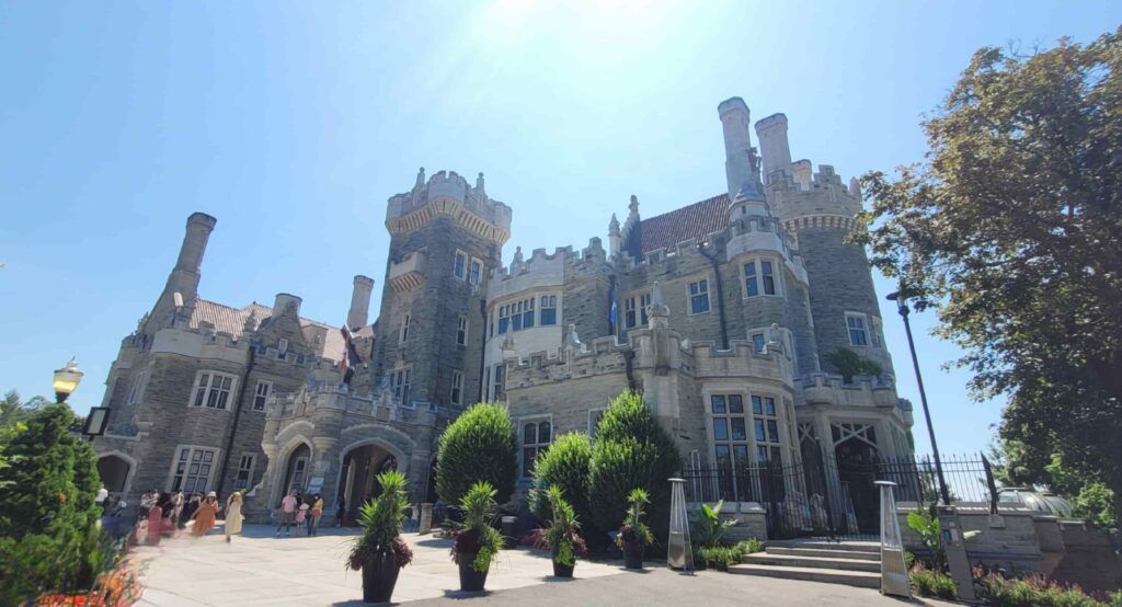 Casa Loma en Toronto, Canadá, en un espléndido día de verano