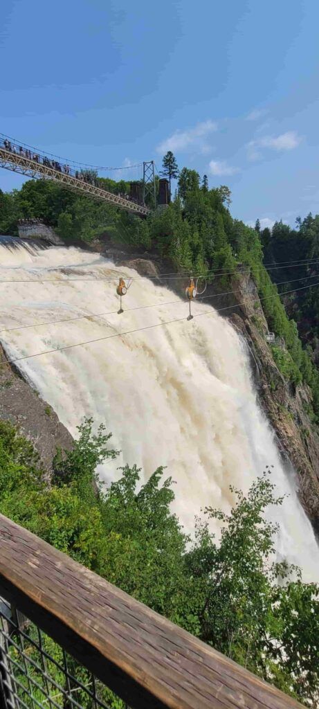 Tirolina en las Cataratas de Montmorency