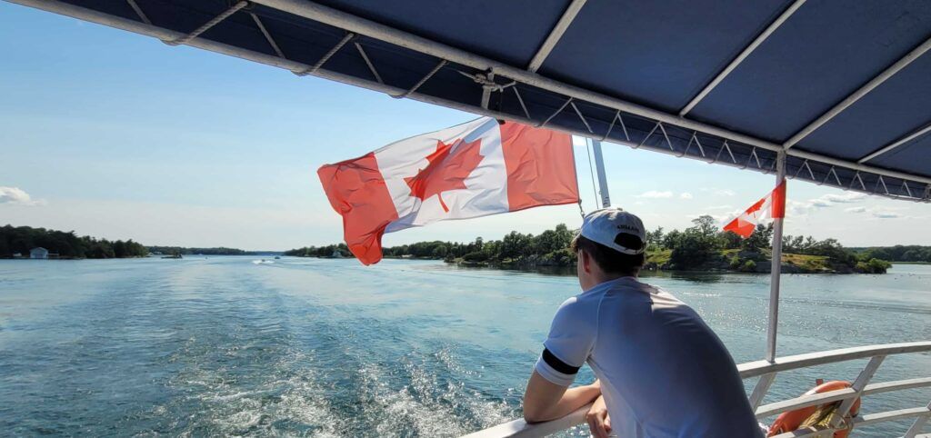 Vistas del río desde el mejor crucero de las Mil Islas, Canadá, en la localidad de Rockport
