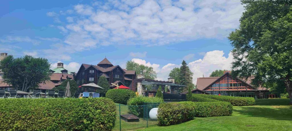 Exterior del Hotel Fairmont Chateau Montebello , en Canadá