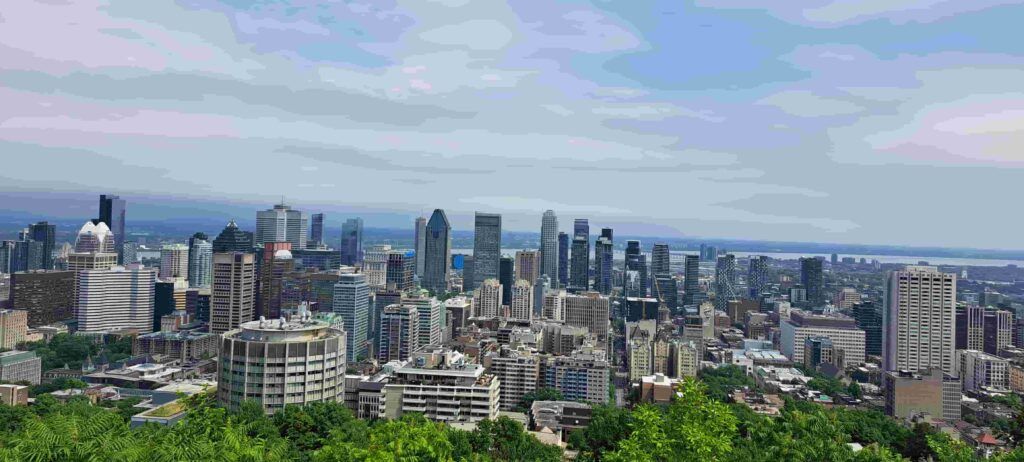 Vistas de la ciudad de Montreal desde el mirador Kondiaronk Belvedere