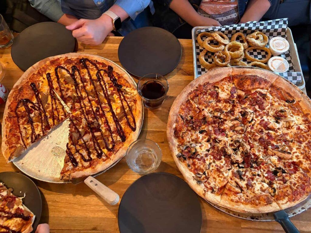 Pizzas en un restaurante de Mont-Tremblant, Canadá