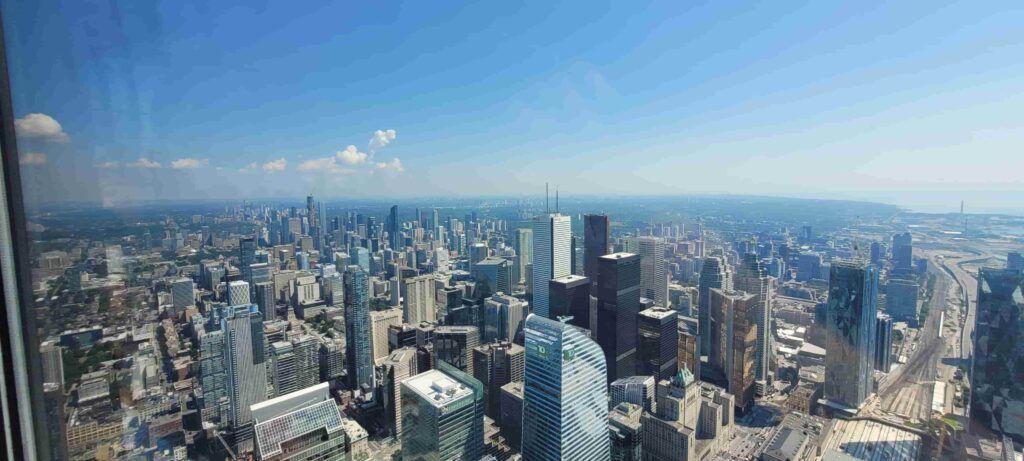 Vista de los rascacielos de Toronto desde el mirador de la CN Tower