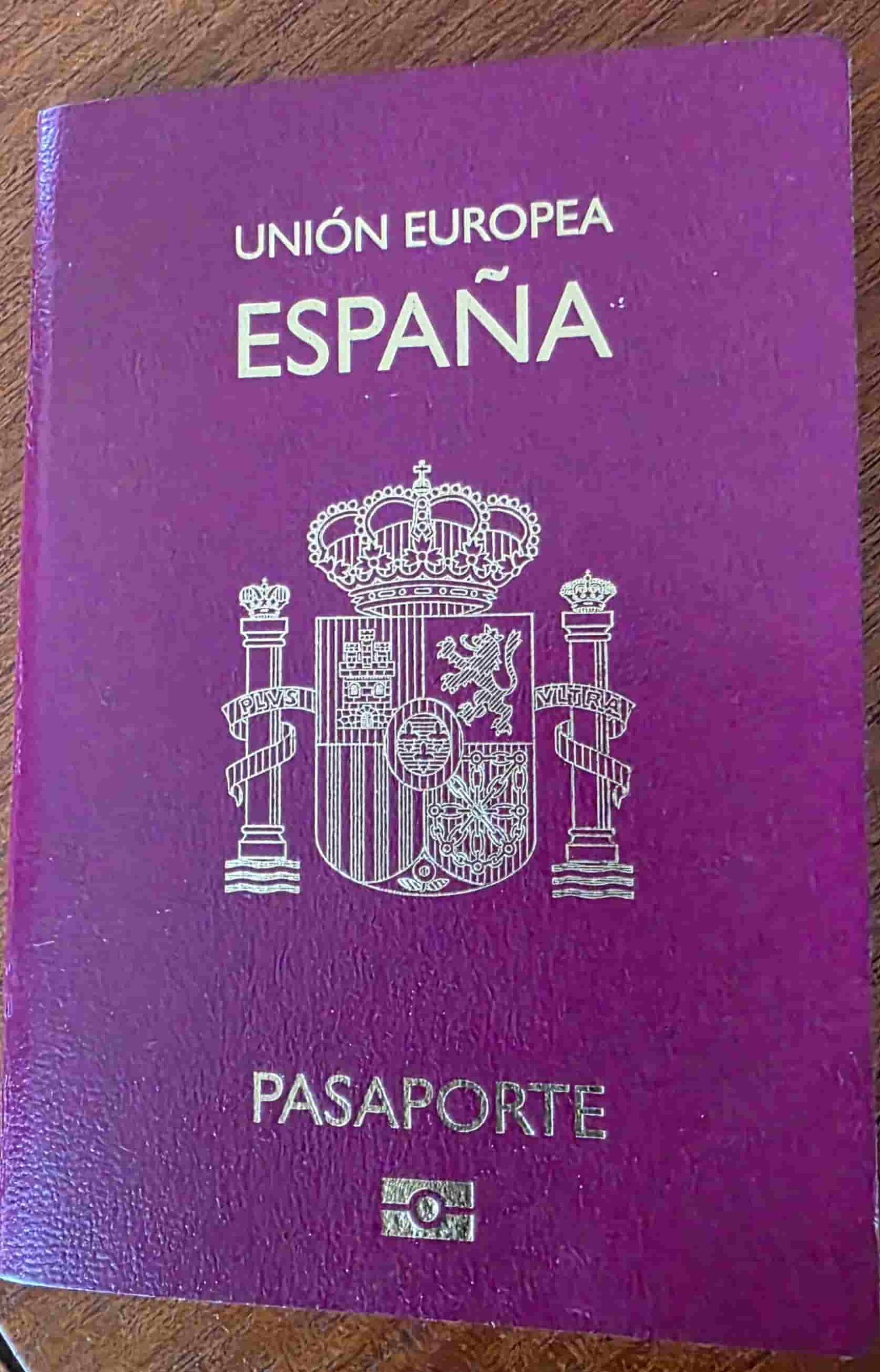 portada de un pasaporte español