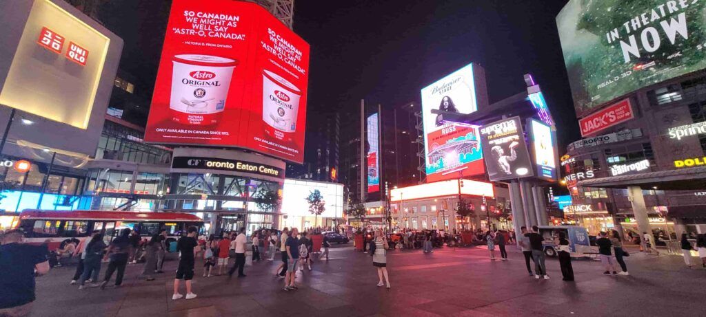 Dundas Square, Toronto, de noche