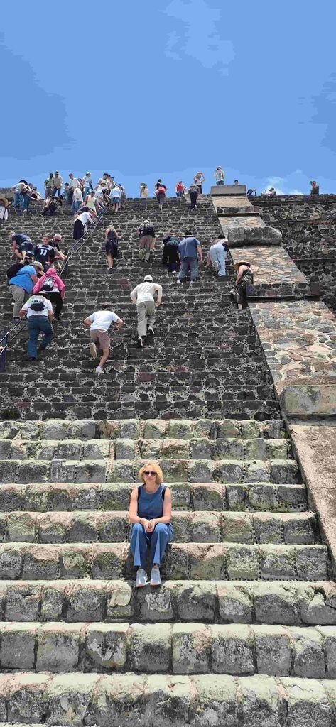 Los escalones de la Pirámide de la Luna, en Teotihuacán