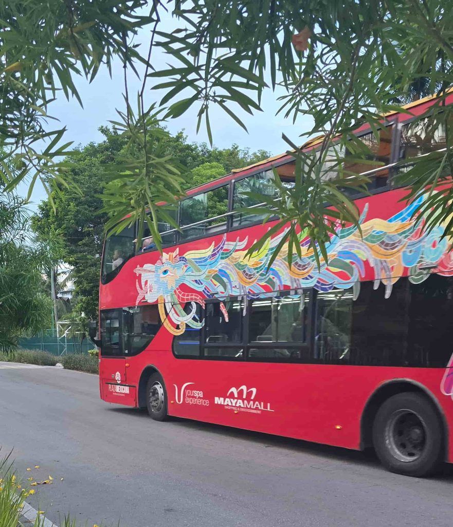 Autobús gratuito dentro del Barceló Maya Grand Resort