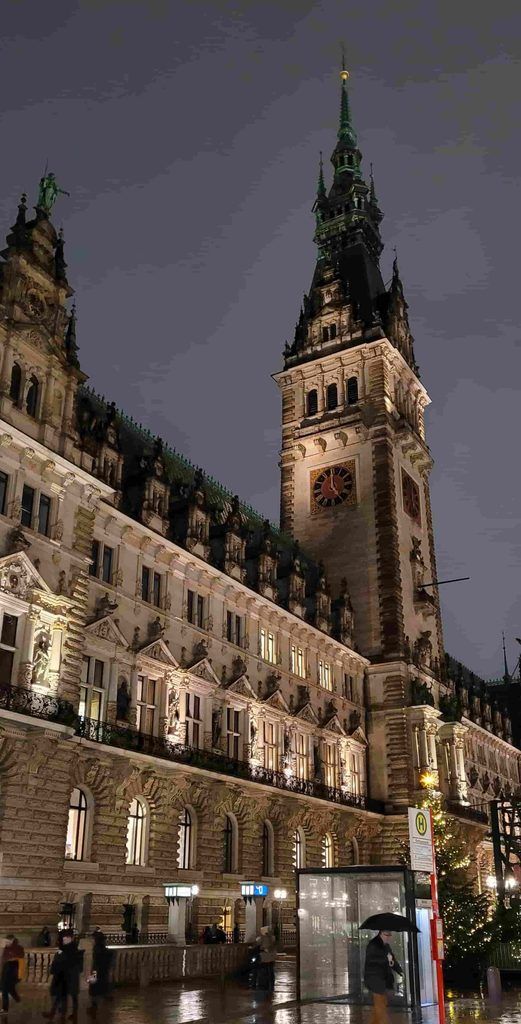 Ayuntamiento de Hamburgo, de noche