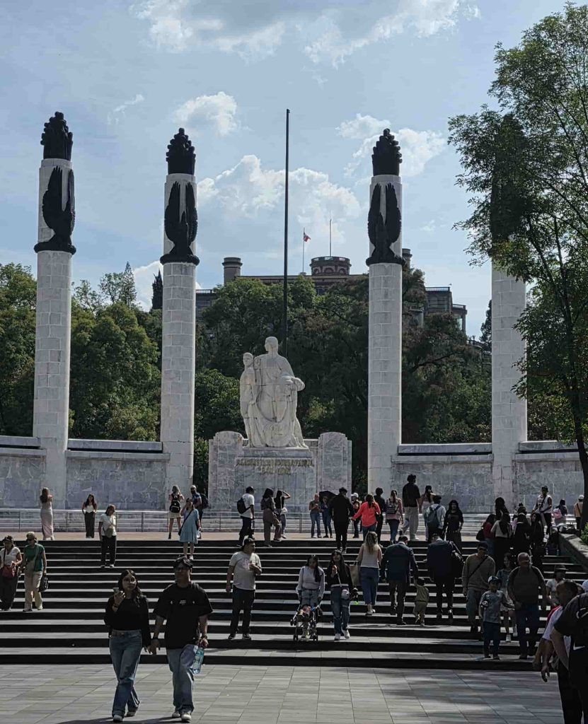 Bosque de Chapultepec, con el Castillo al fondo, en Ciudad de México