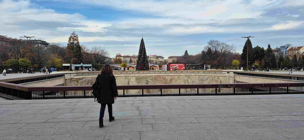 Explanada frente al Palacio Nacional de la Cultura en Sofía, Bulgaria