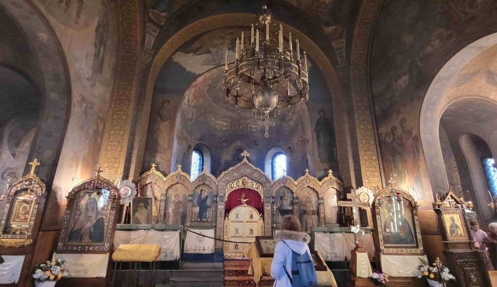Interior de la Iglesia Rusa de Sofía, Bulgaria