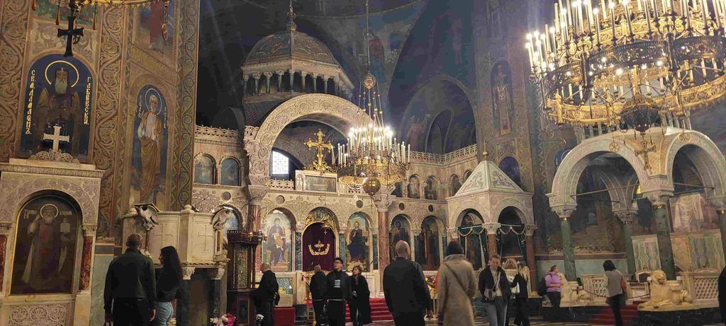 Interior de la Catedral Alexander Nevsky, en Sofía, Bulgaria