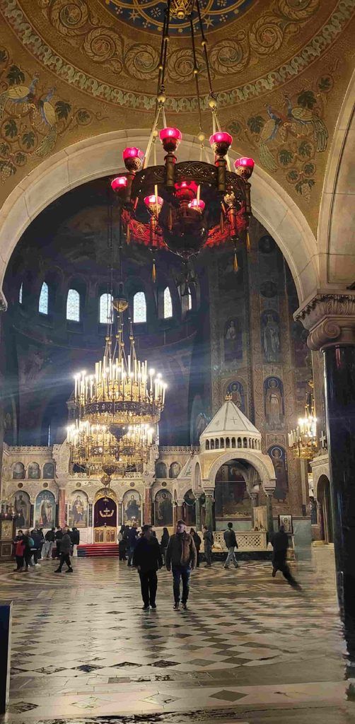 Interior de la Catedral Alexander Nevsky, en Sofía, Bulgaria