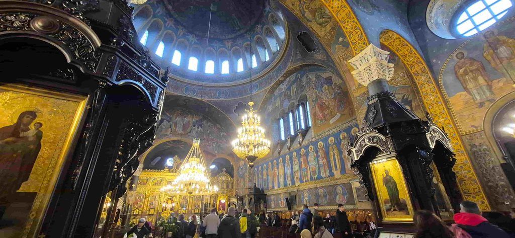 Interior de la Catedral de Sveta Nedelya en Sofía, Bulgaria