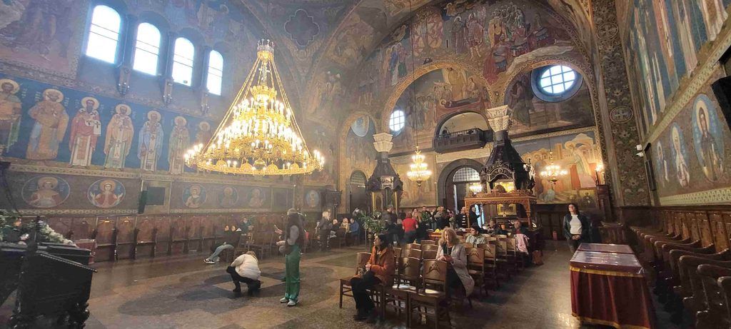 Interior de la Catedral de Sveta Nedelya en Sofía, Bulgaria