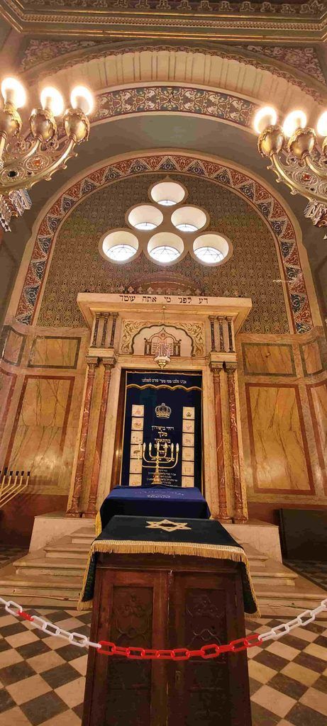 Interior de la Sinagoga de Sofía, Bulgaria