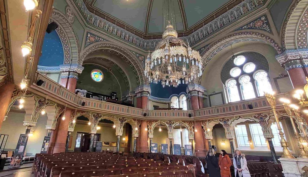 Interior de la Sinagoga de Sofía, Bulgaria