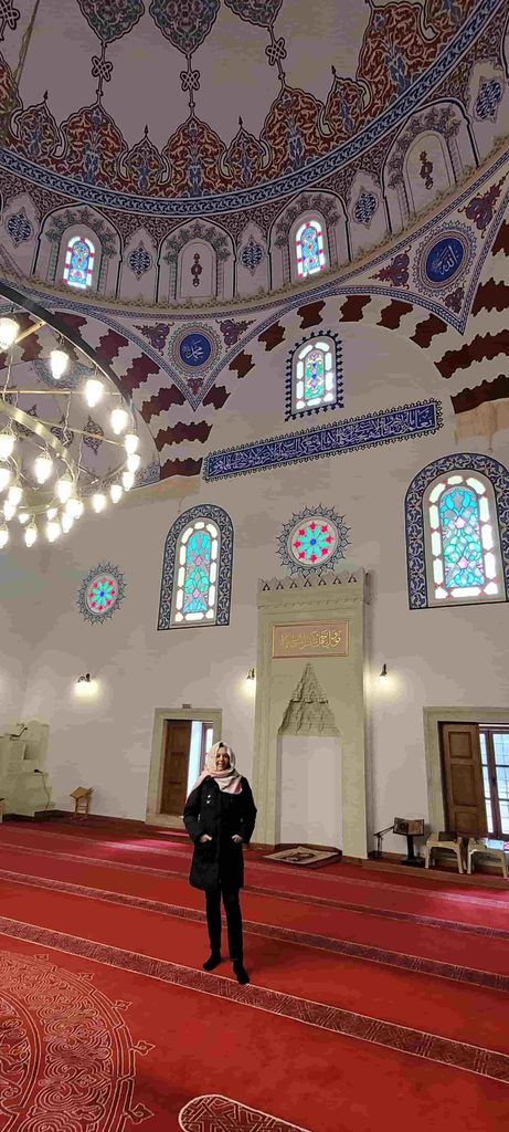 Interior de la Mezquita Banya Bashi, en Sofía, Bulgaria