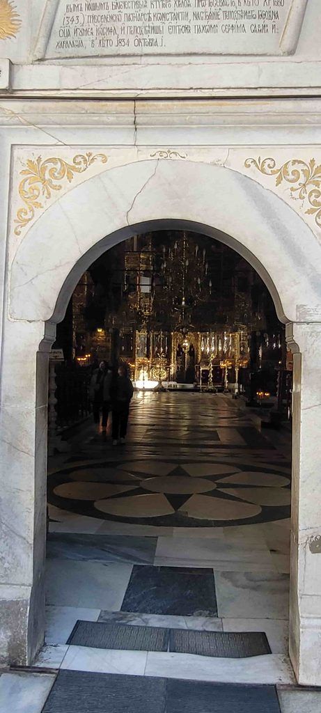 Puerta de entrada a la iglesia del Monasterio de Rila, Bulgaria