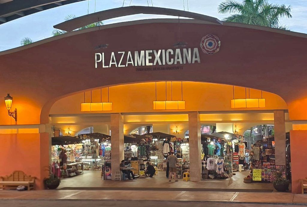 Plaza Mexicana, en el Barceló Maya Grand Resort