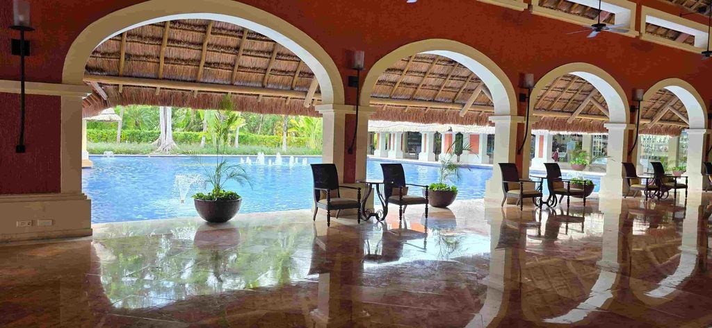 Recepción de uno de los hoteles del Barceló Maya Grand Resort