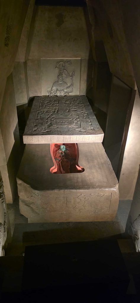 Reconstrucción a tamaño real de la tumba subterránea de Pakal el Grande, en el Museo de Antropología de Ciudad de México