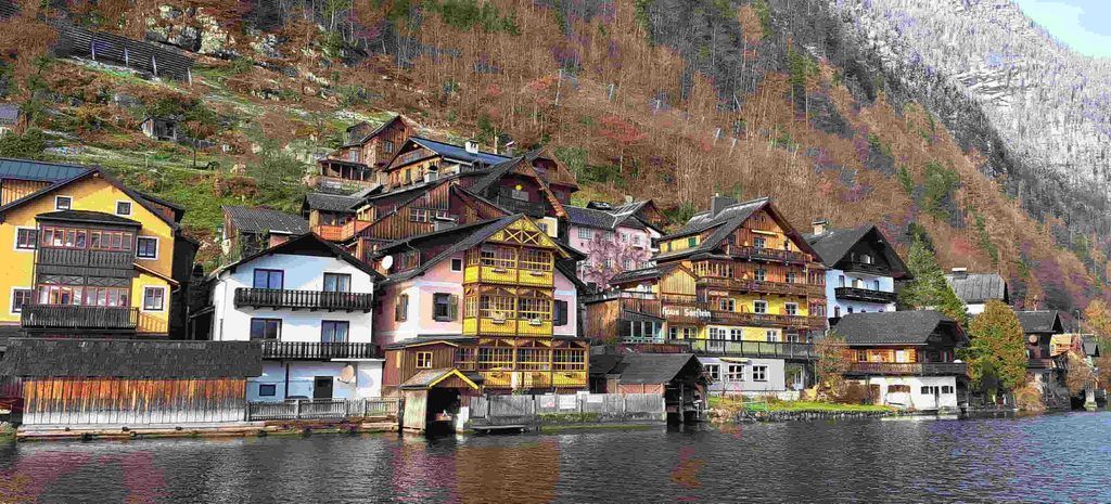 hallstatt vista desde el barco en el lago