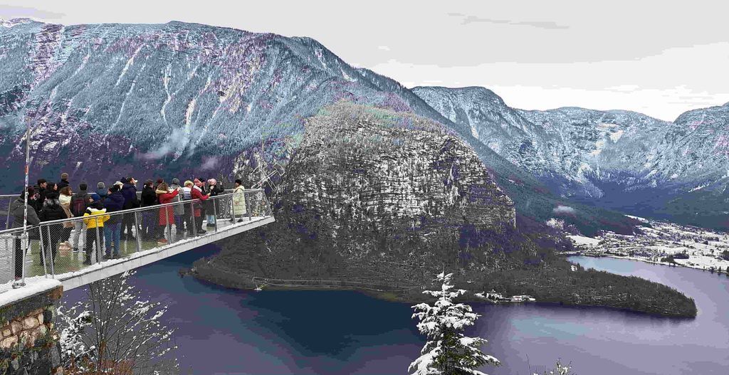 Mirador Skywalk nevado en Hallstatt