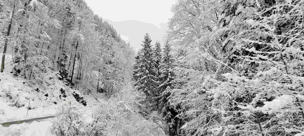 Mirador Skywalk nevado en Hallstatt