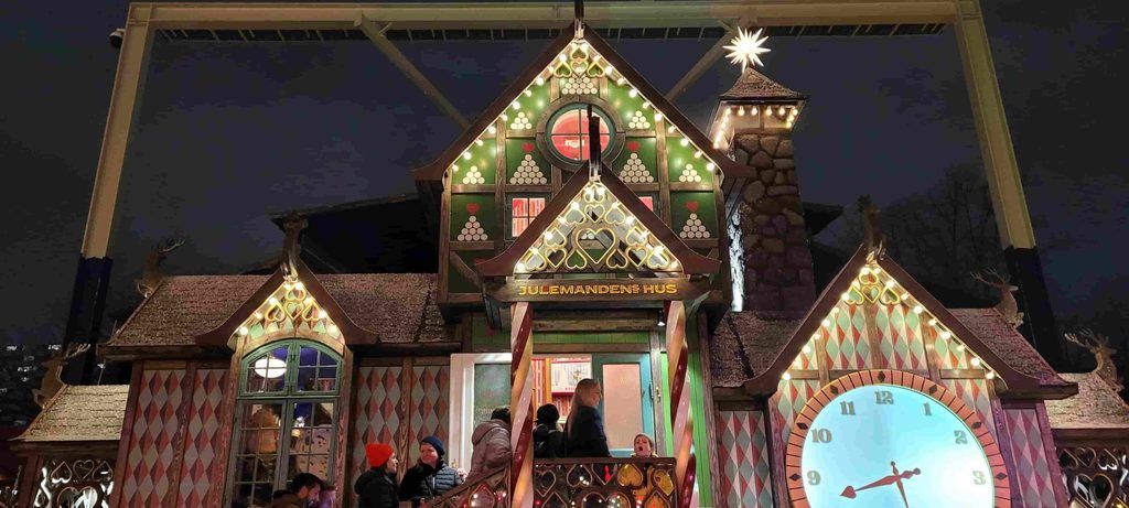 Casa de Papá Noel en el Tívoli, Copenhague, durante la Navidad