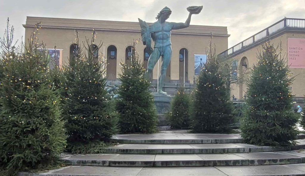 la estatua de Poseidón de Gotemburgo en Navidad