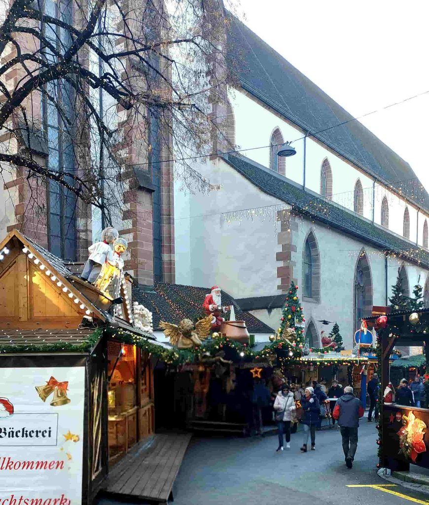 Mercado Navideño en la Barfüsserplatz, en Basilea, Suiza