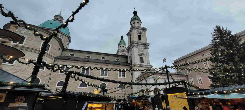 Mercadillo Navideño en la Residenzplatz de Salzburgo