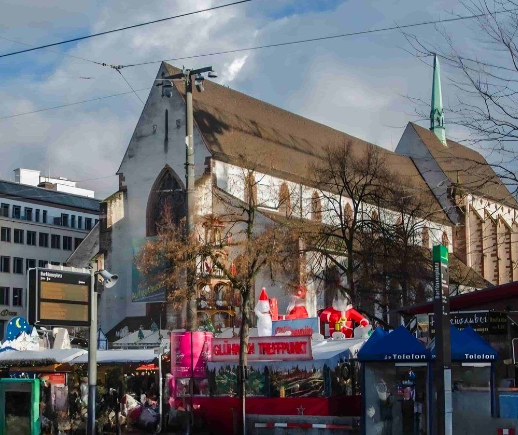 Mercado Navideño en la Barfüsserplatz, en Basilea, Suiza