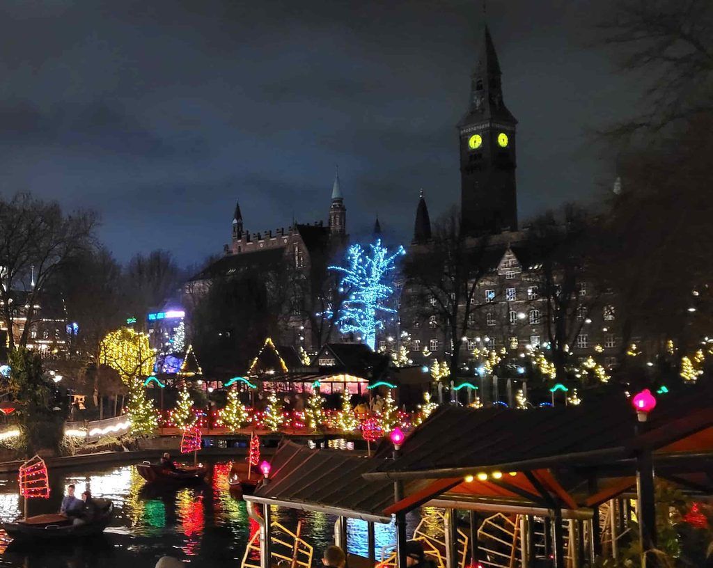 El Parque Tívoli, Copenhague, en Navidad