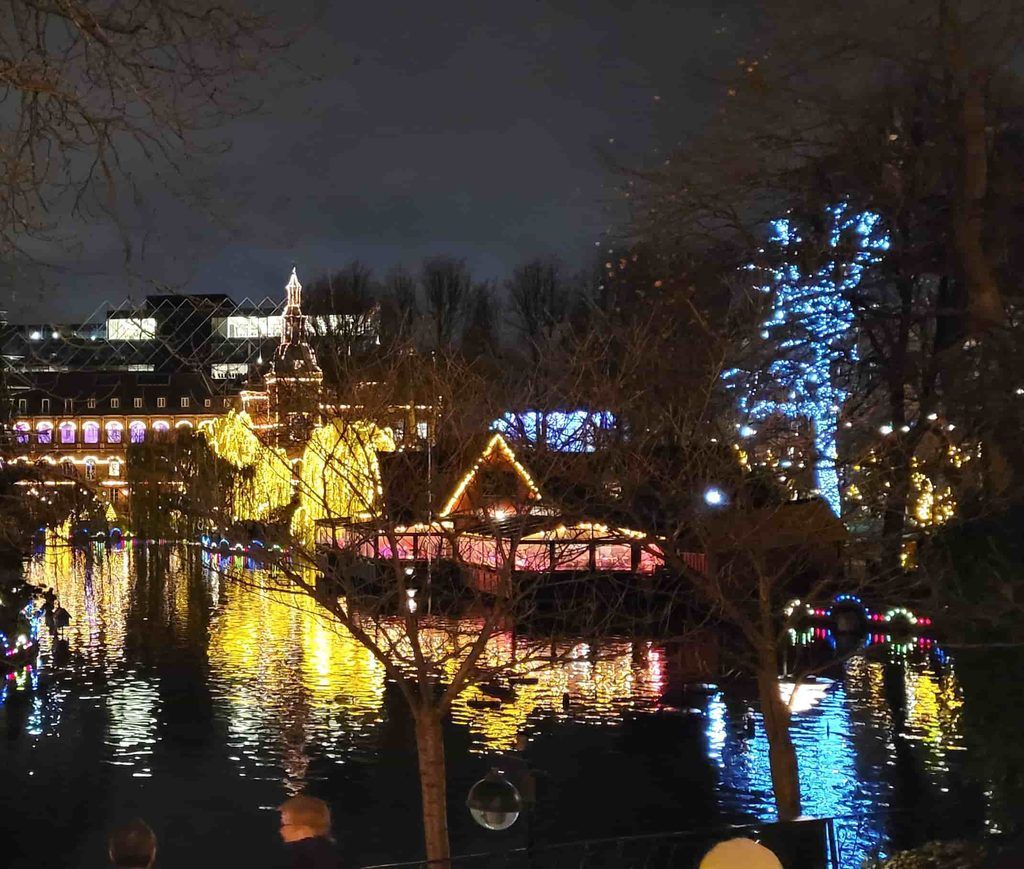 El Parque Tívoli, Copenhague, en Navidad