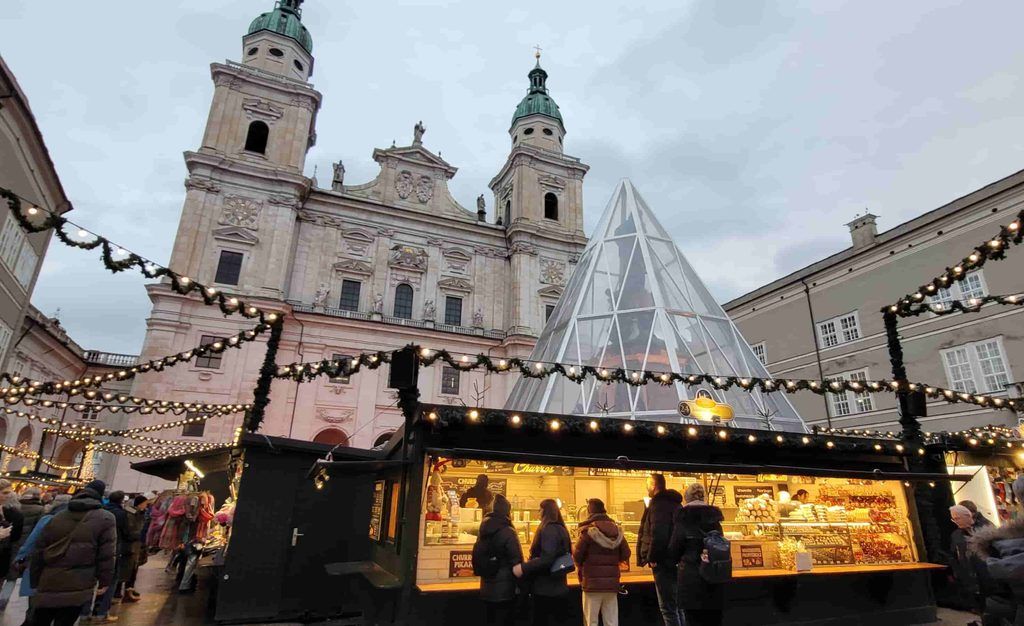Mercadillo de Navidad en la Plaza de la Catedral de Salzburgo